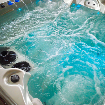 Luxe tuin bubbelbad voor 4 personen Acrylische spa's voor volwassenen Badkuip Whirlpool met massagefunctie voor buiten
