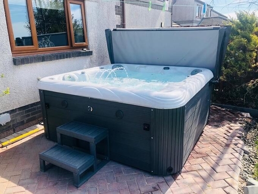 Tuin 5 zitplaatsen Luxe Massage Spa Badkamer Buiten Whirlpool Hot Tub Acryl Freestanding Spa Bad Voor Villa